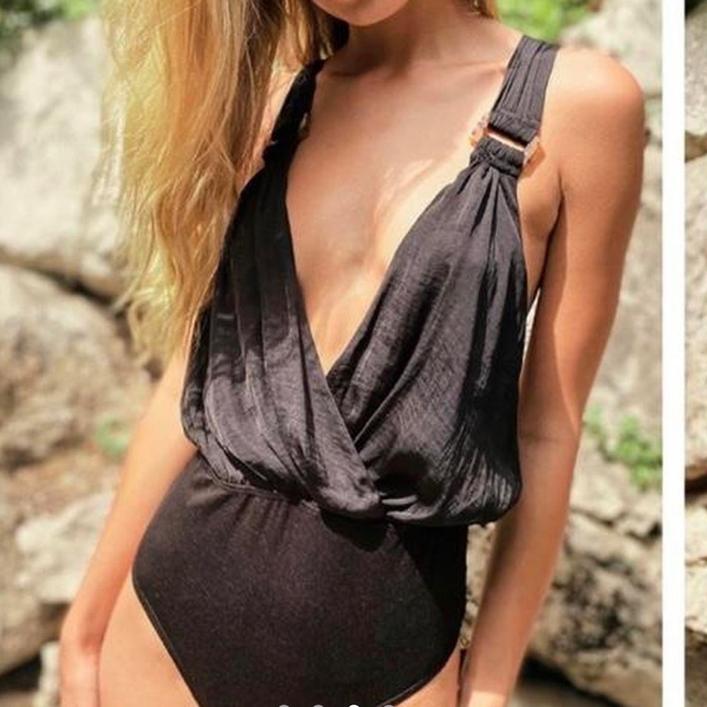 TRADED—Free people Zuri set size Medium NWT - Picture 3 of 15